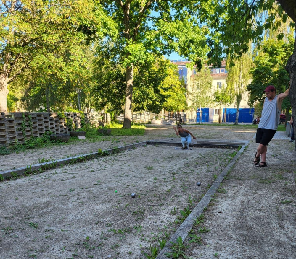 Die alte Sandkiste des Uni-Kindergartens hatte so manche Überraschungen parat.